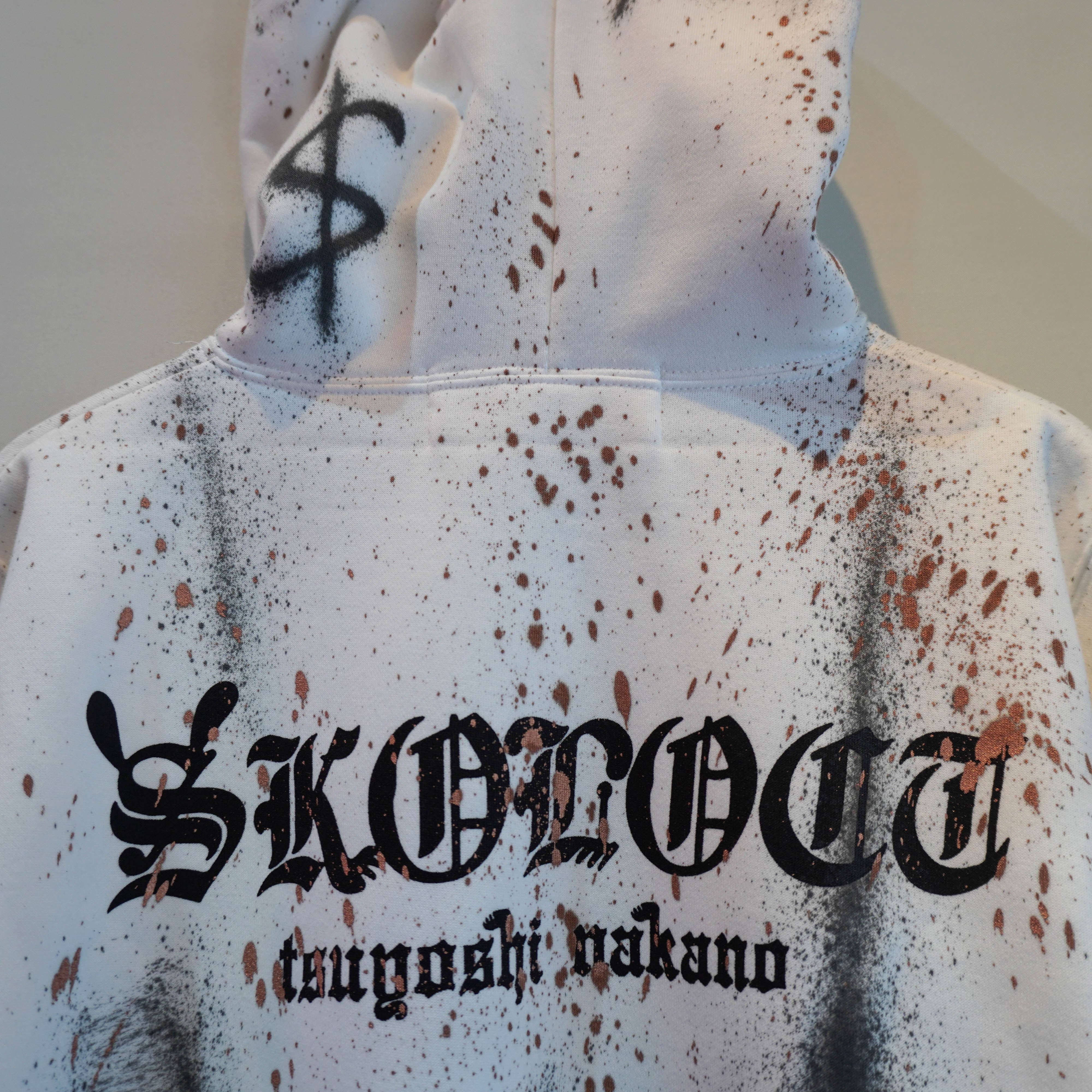 SKOLOCT SPRAY PAINTED REMAKE HOODIE - M