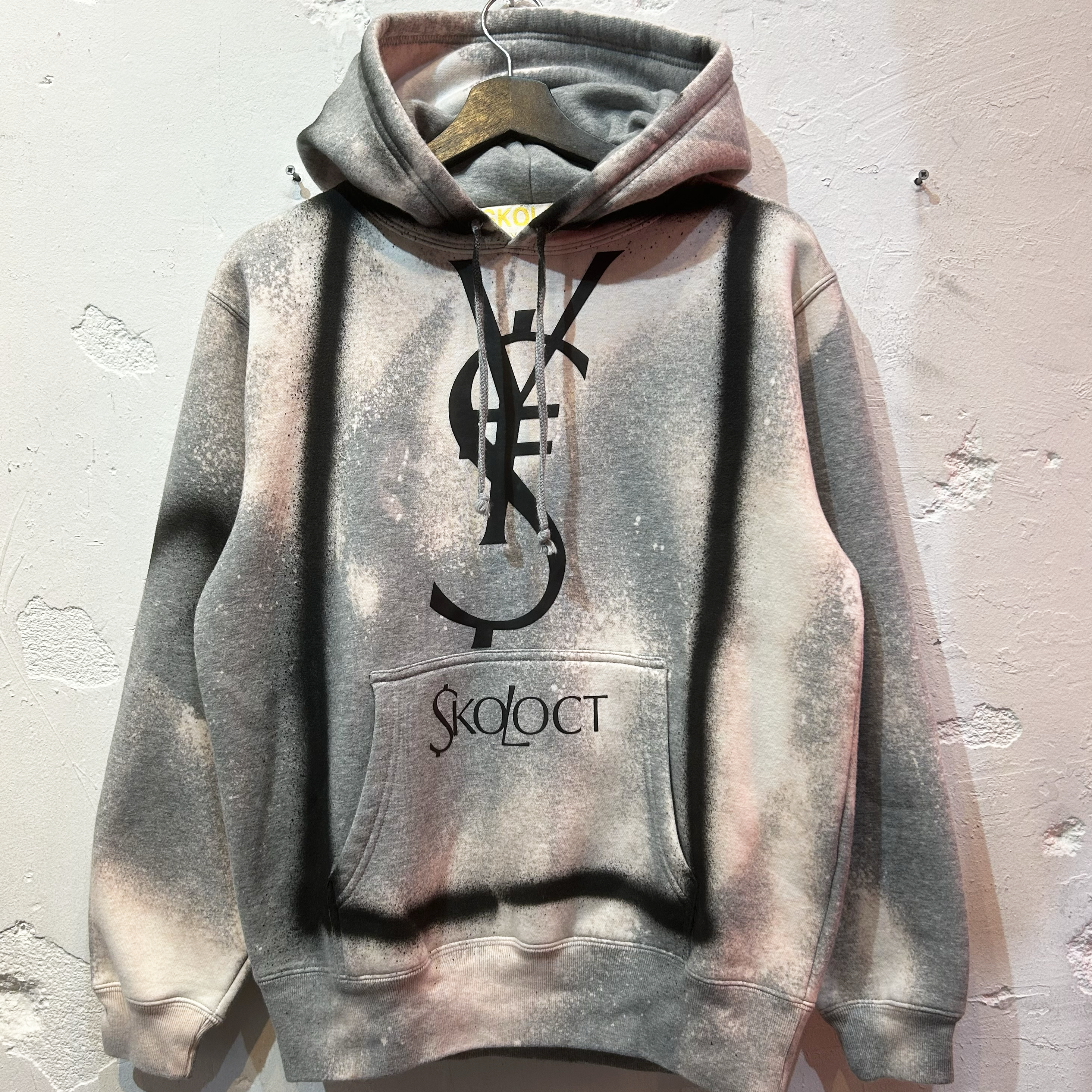 SKOLOCT SPRAY PAINTED REMAKE HOODIE-M