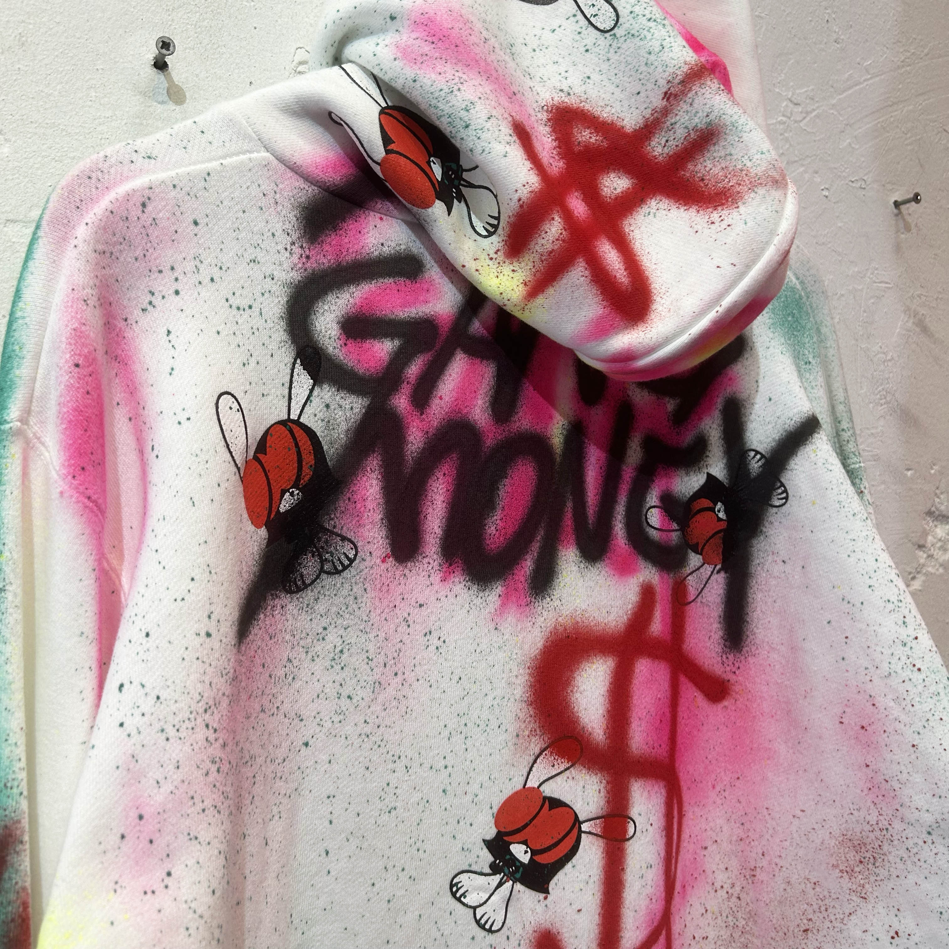 SKOLOCT SPRAY PAINTED REMAKE HOODIE-L